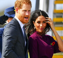 Książę Harry złapał księżną Meghan za pupę, wsiadając do samolotu, gdy opuszczali Australię