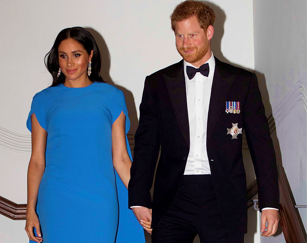 Meghan w ciąży. Meghan w niebieskiej sukience