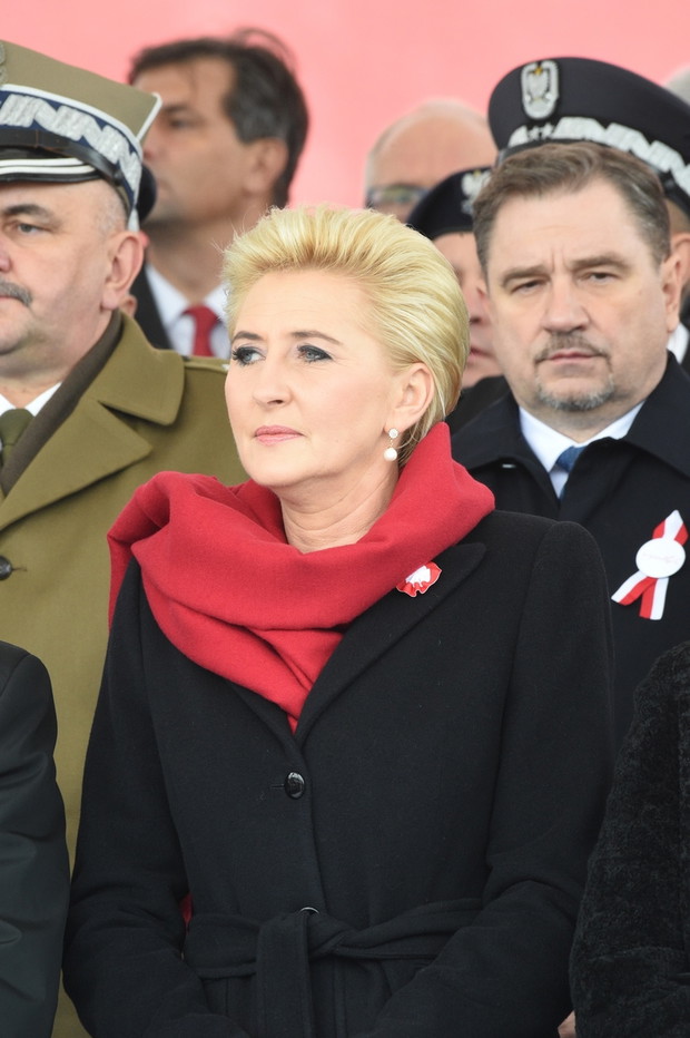 Oficjalne uroczysto?ci na pl. Pi?sudskiego
