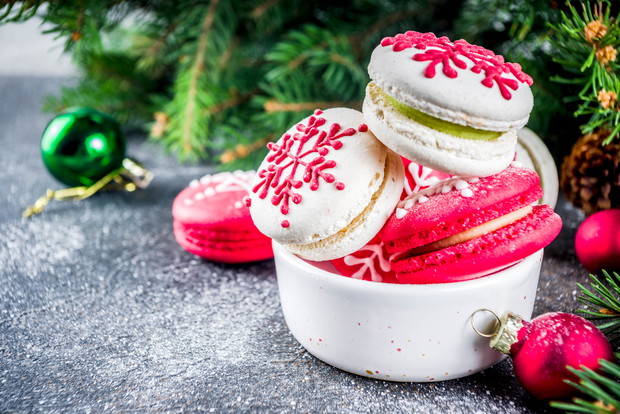 Christmas macaron cookies