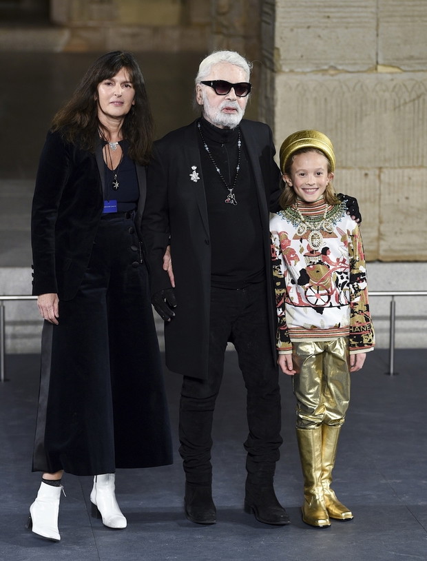 Go?cie na pokazie Chanel w Metropolitan Museum