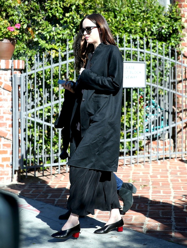 Dakota Johnson w butach Louboutin
