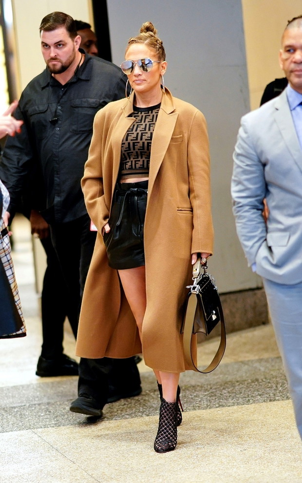 Jennifer Lopez w p?aszczu