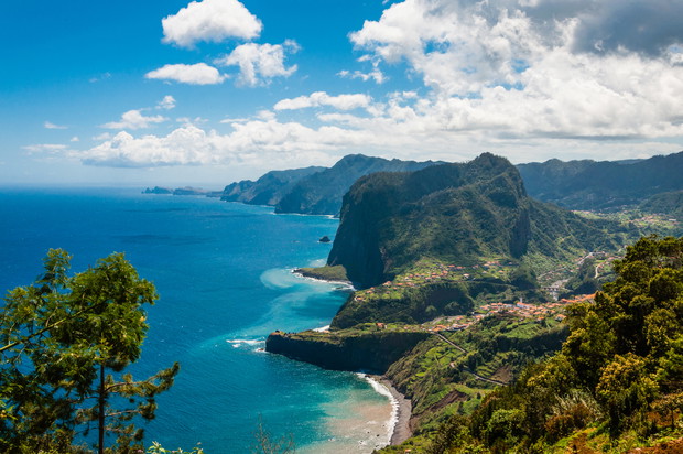 Adlerfelsen an der Nordküste bei Faial; Madeira; Portugal