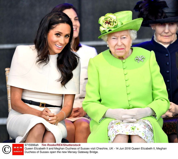 Krůlowa El?bieta wraz z ksi??n? Sussex w Cheshire