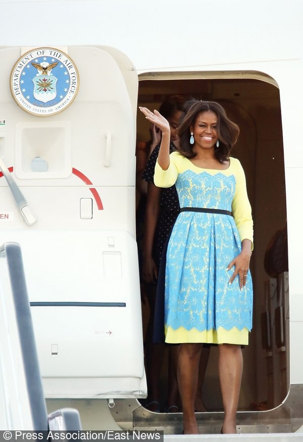 michelle-obama-w-niebiesko-zoltej-sukience-332500-GALLERY600-1a69acc