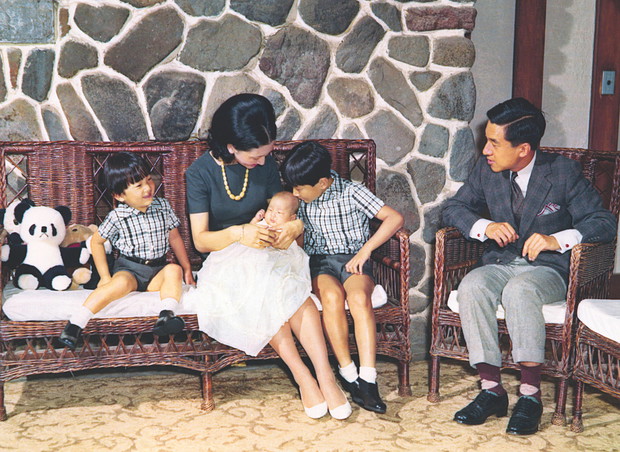 Japan enacts law to allow 1st abdication of emperor in 200 years