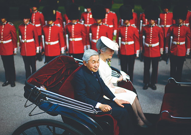 Japan's Emperor Akihito and Empress Michiko arrive by a RCMP escorted landau at Rideau Hall in Ottawa