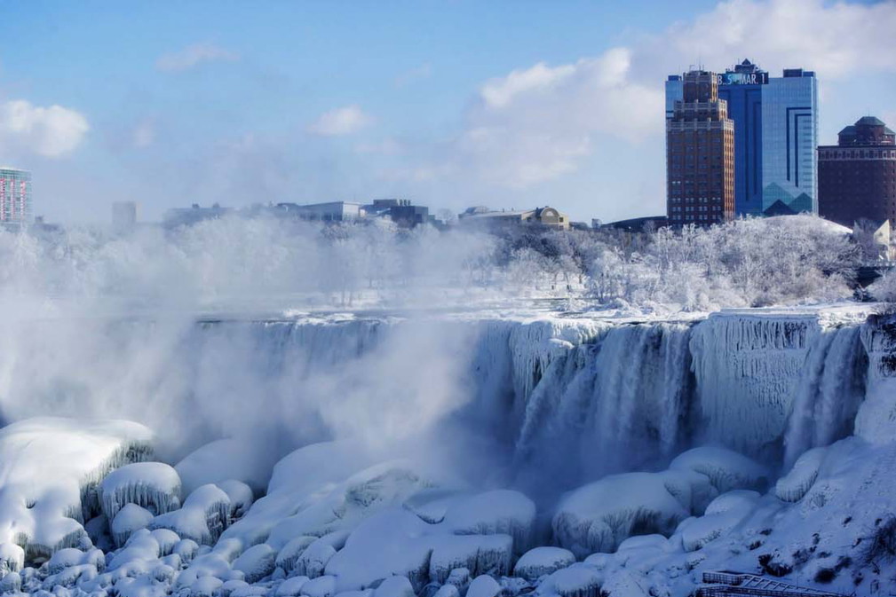 wodospad Niagara zamarza