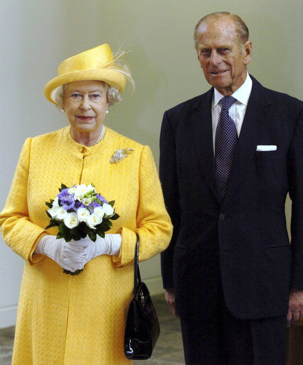 Queen Elizabeth II Opens Royal Bank of Scotland Headquarters