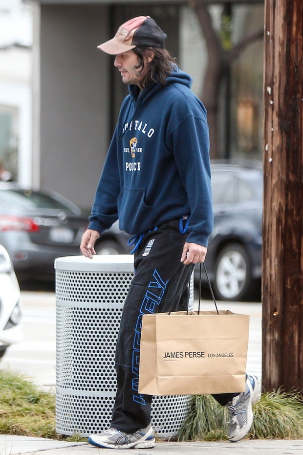 Keanu Reeves wygl?da jak kloszard