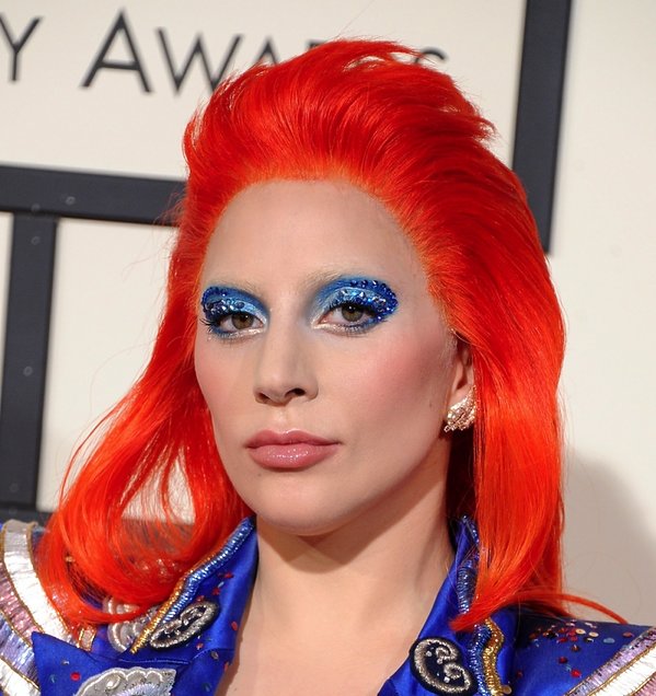 lady-gaga-w-pomaranczowej-peruce-i-niebieskim-makijazu-337849-GALLERY600-71f7bc4