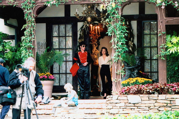 Entertainment News - April 18, 1995