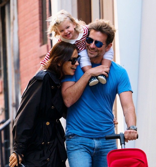 Irina Shayk i Bradley Cooper spaceruj? z córk?