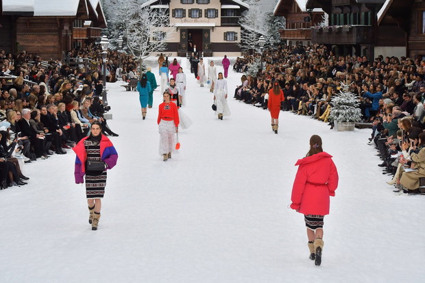 Chanel : Runway - Paris Fashion Week Womenswear Fall/Winter 2019/2020