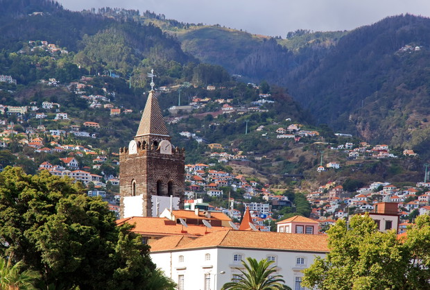 cathédrale de Funchal vue des hauteurs (Madère)