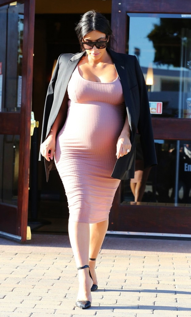 Kim Kardashian w ró?owej sukience