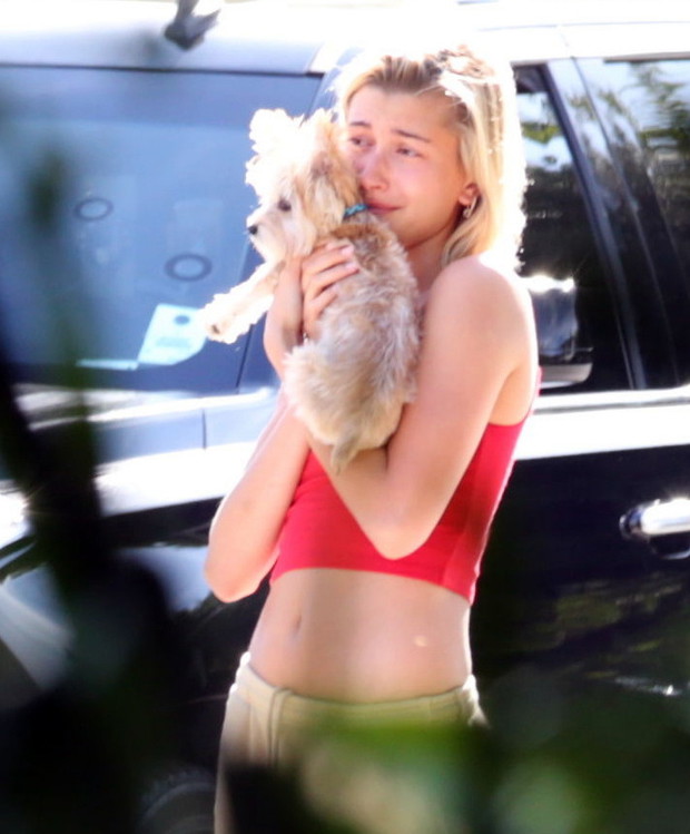 PREMIUM EXCLUSIVE Is Hailey Baldwin crying ? Drama expldes at Bieber new house