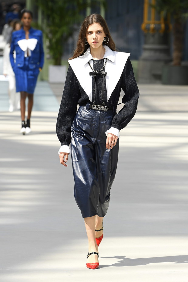 Chanel Cruise Collection 2020 : Runway At Grand Palais In Paris