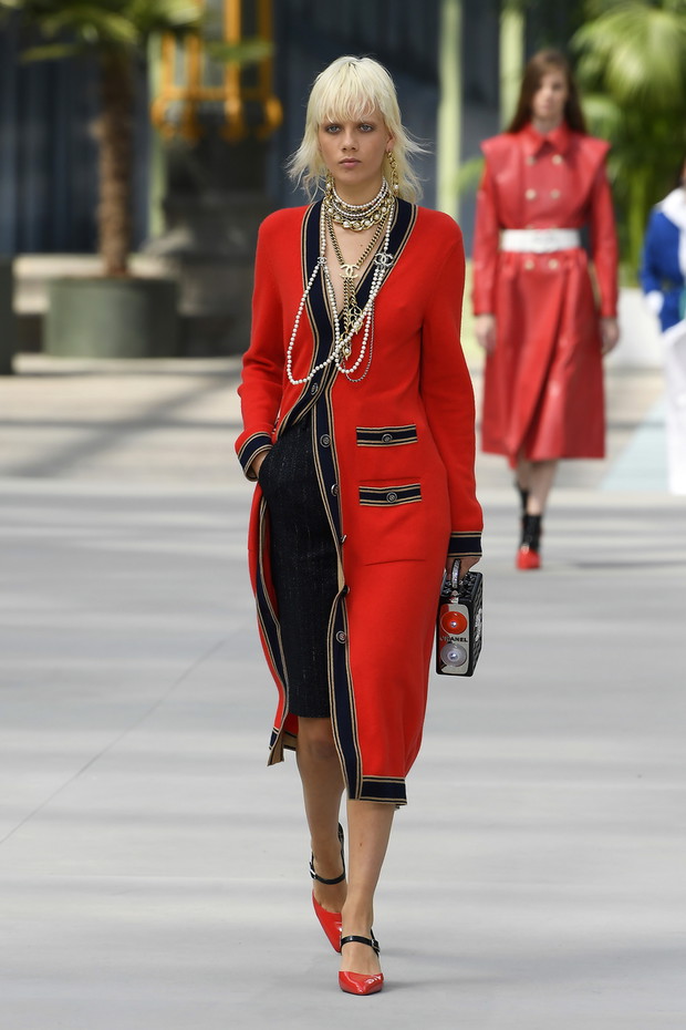 Chanel Cruise Collection 2020 : Runway At Grand Palais In Paris
