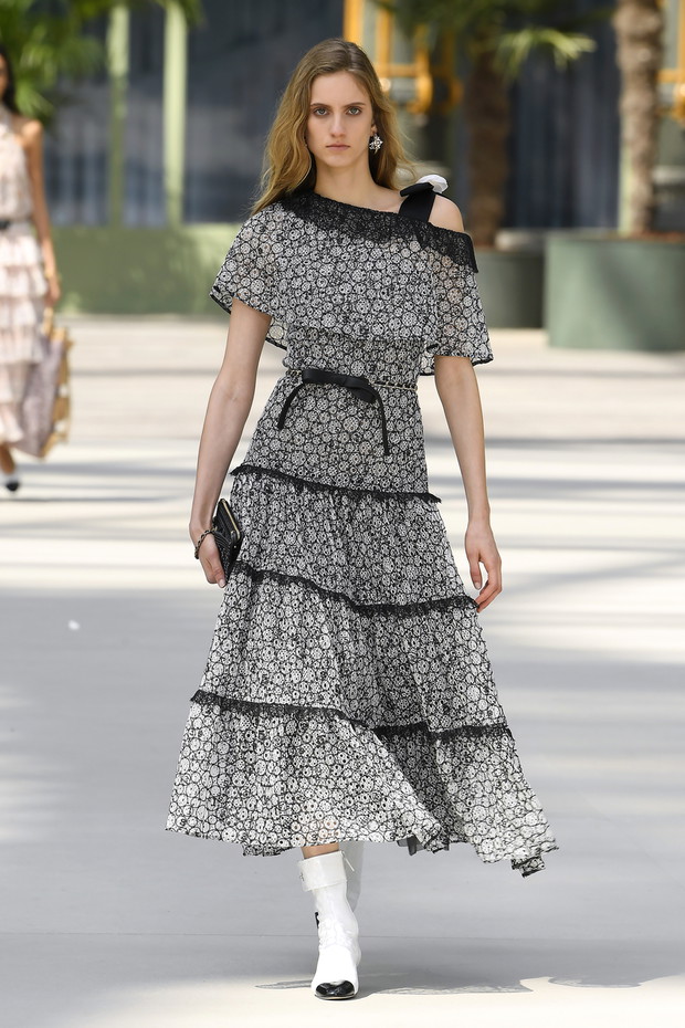 Chanel Cruise Collection 2020 : Runway At Grand Palais In Paris