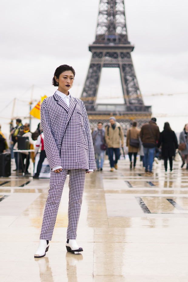 Street Style - Paris Fashion Week Womenswear Fall/Winter 2019/2020 : Day 6
