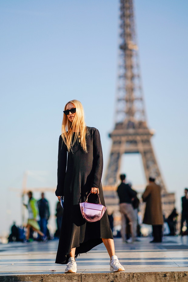 Street Style - Paris Fashion Week Womenswear Fall/Winter 2019/2020 : Day Three