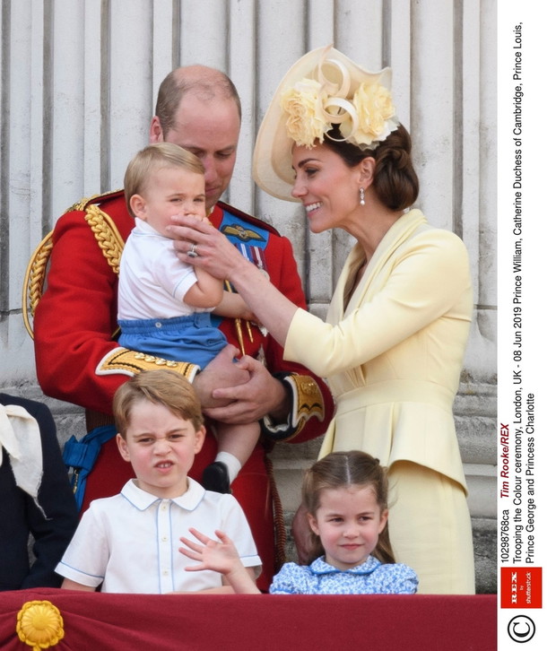 Brytyjska rodzina królewska podczas ?wi?ta Trooping the Colour