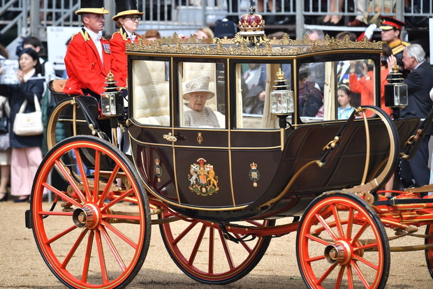Brytyjska rodzina królewska podczas ?wi?ta Trooping the Colour