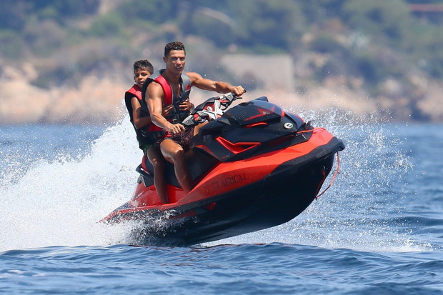 Cristiano Ronaldo z rodzin? na jachcie