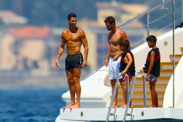 Cristiano Ronaldo z rodzin? na jachcie