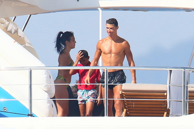 Cristiano Ronaldo z rodzin? na jachcie