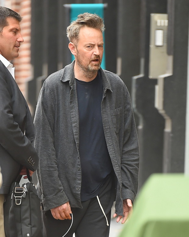 Matthew Perry ma spuchni?te d?onie