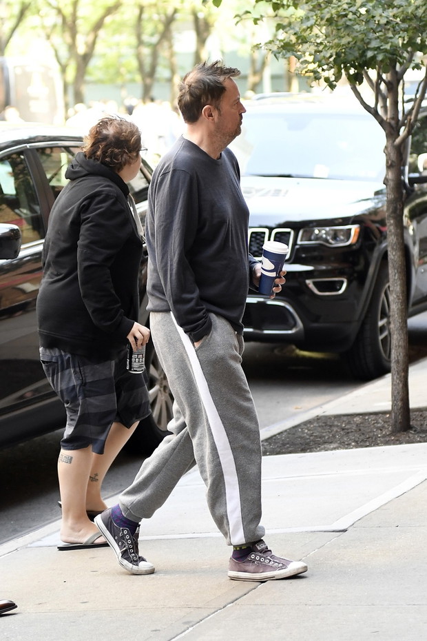 Matthew Perry w dresowych spodniach
