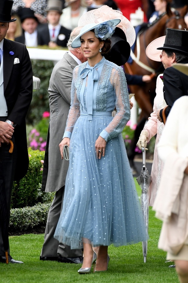 Rodzina krÛlewska na wy?cigach w Ascot