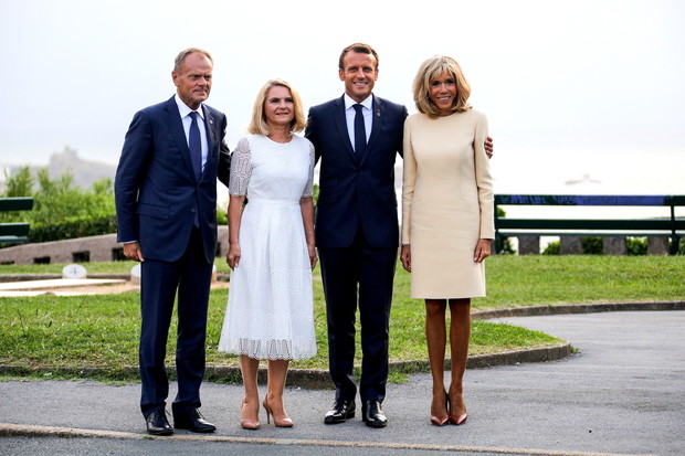 Le président français Emmanuel Macron et sa femme la Premičre Dame Brigitte Macron lors de l'accueil informel au sommet du G7 ŕ Biarritz
