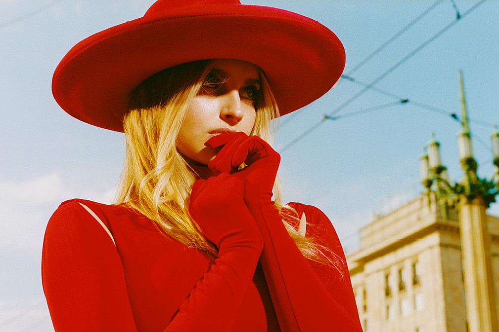 Karolina Pisarek na okładce magazynu VIVA! MODA jesień 2019