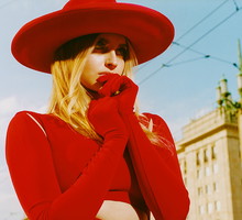Karolina Pisarek na okładce magazynu VIVA! MODA jesień 2019