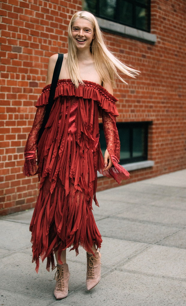 Street Style - New York Fashion Week September 2018 - Day 4
