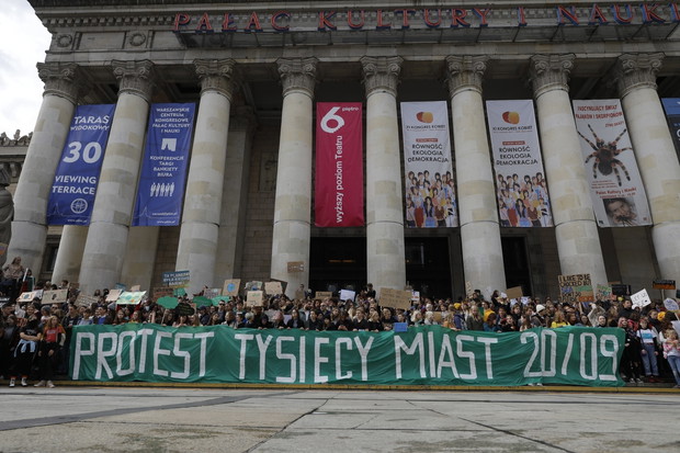 M?odzie?owy Strajk Klimatyczny - Protest Tysi?cy Miast