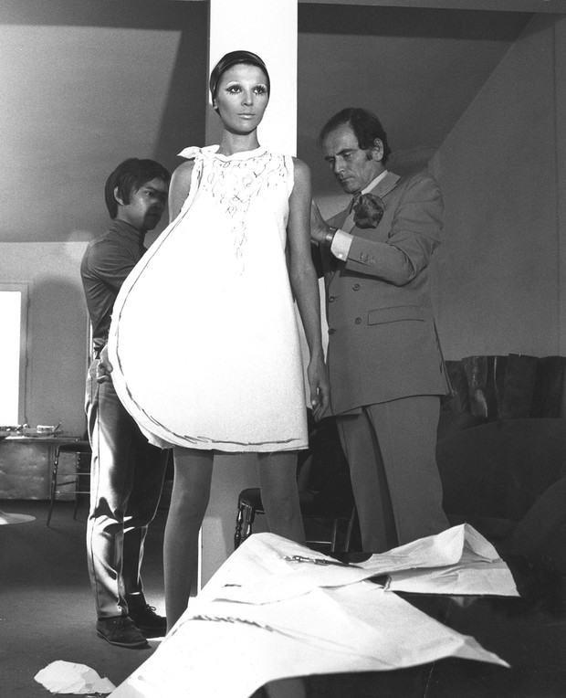 Cardin bei Anprobe, 1967