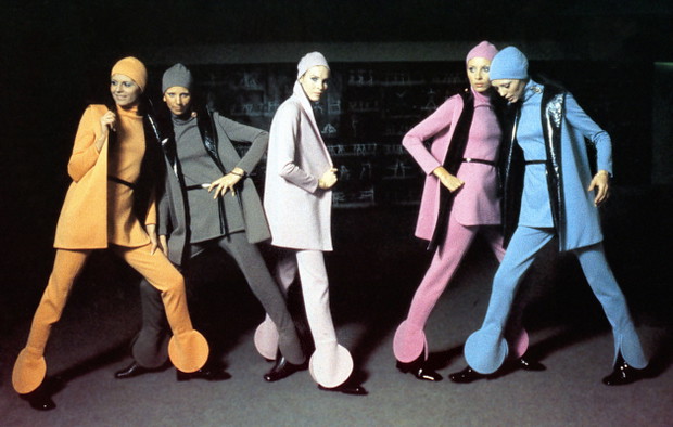 Ensembles aus Tunika und Radhose, 1971,