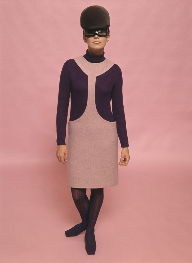 Nicole de Lamargé in einem Kleid der Cosmocorps-Kollektion von Pierre Cardin, 1967