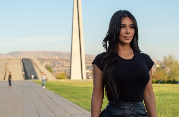 Kim Kardashian zwiedza pomnik rzezi Ormian w Erywaniu