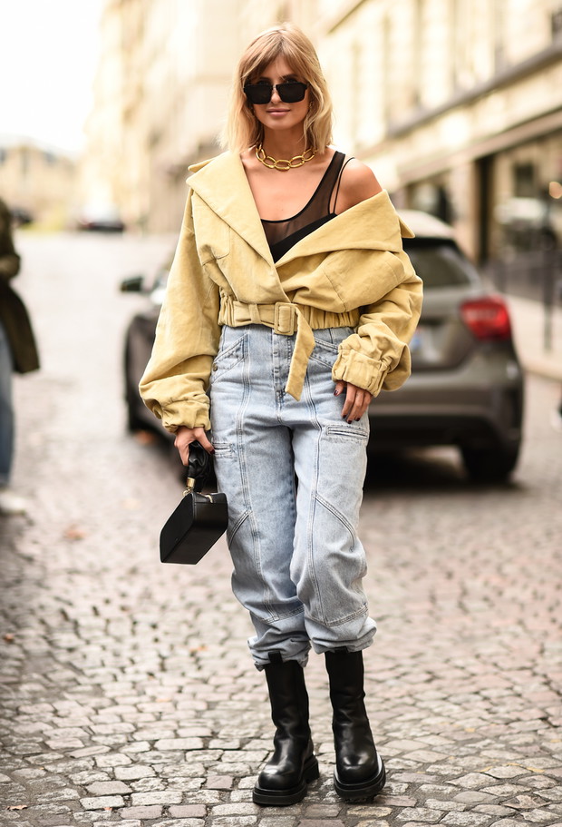 Street Style : Paris Fashion Week - Womenswear Spring Summer 2020 : Day Six