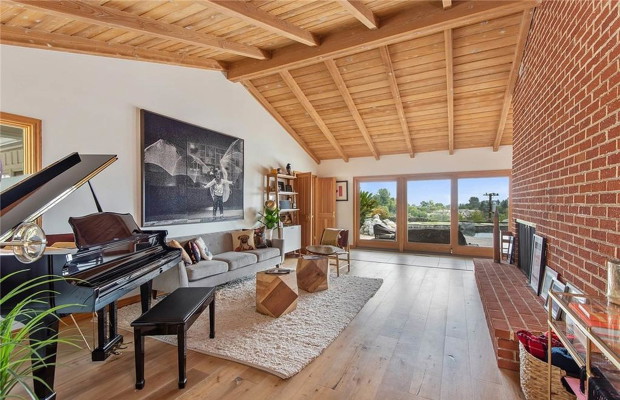 Kim Kardashian and Kanye West have bought this house in the Hidden Hills, Los Angeles, California for $2.975 million.