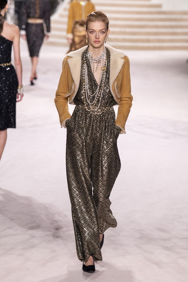 Chanel Metiers D'Art 2019-2020 : Runway At Le Grand Palais In Paris