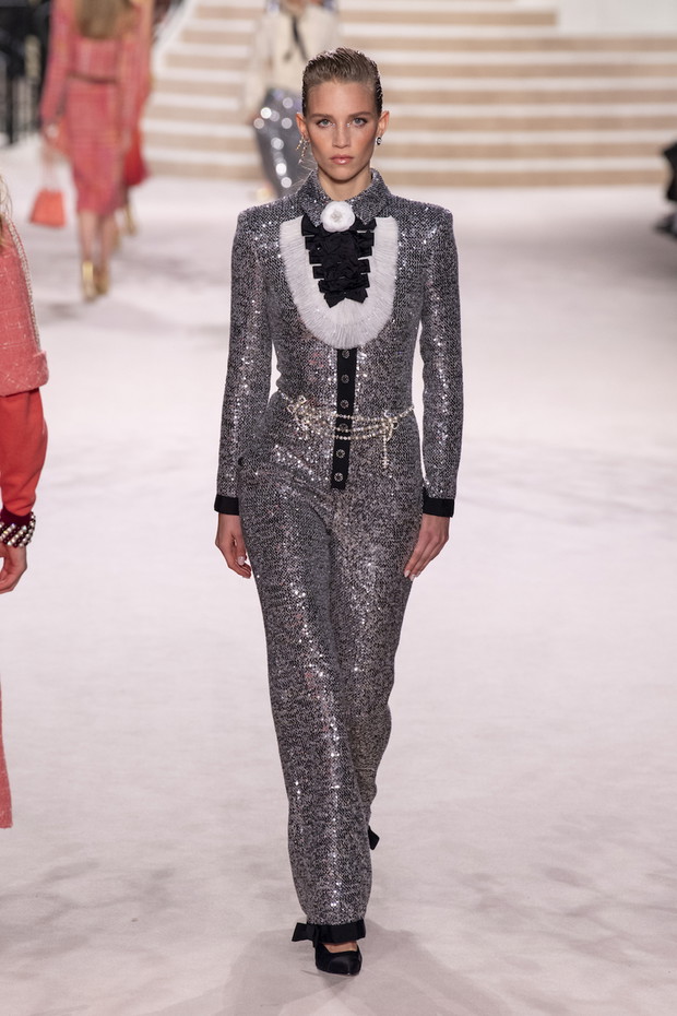 Chanel Metiers D'Art 2019-2020 : Runway At Le Grand Palais In Paris