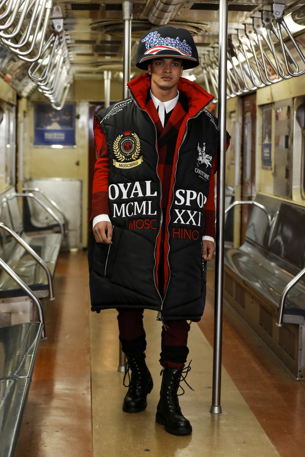 Pokaz Moschino Pre-Fall 2020