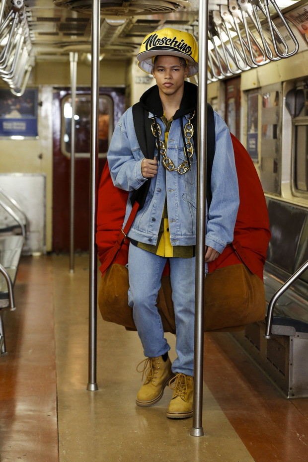 Pokaz Moschino Pre-Fall 2020